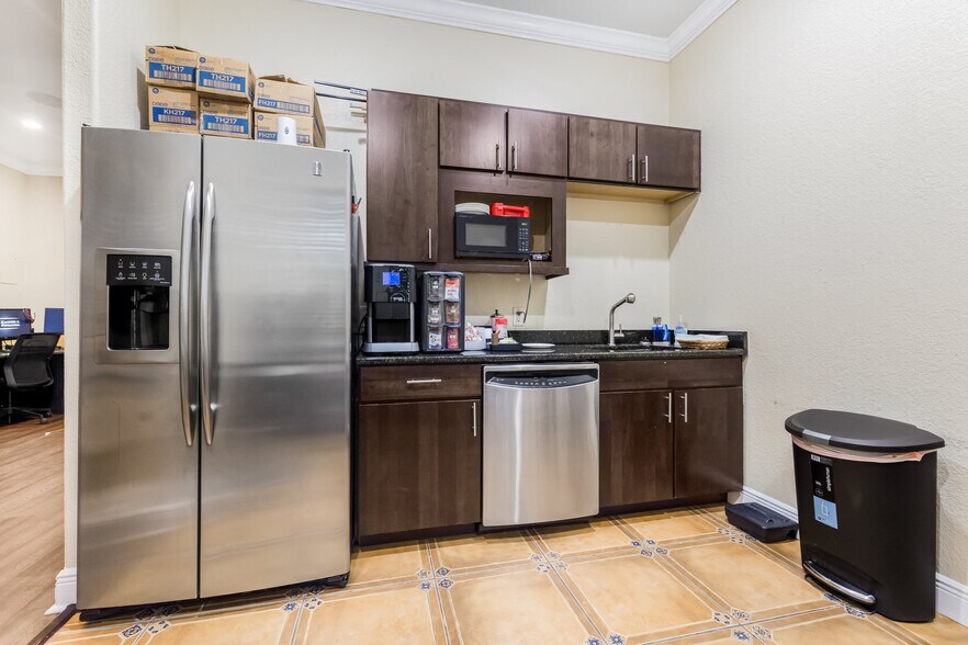 More Photos Of 3615 E Frontage Rd, Tampa Office Residential For Sale