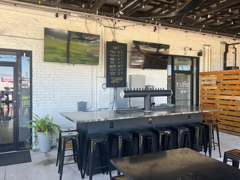 More Photos Of 227 W Jackson St, Thomasville Restaurant For Sale