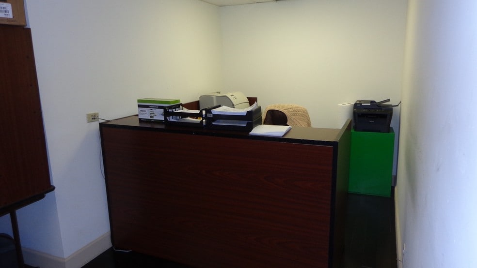 More Photos Of 13977-13981 SW 140th St, Miami Light Distribution For Sale