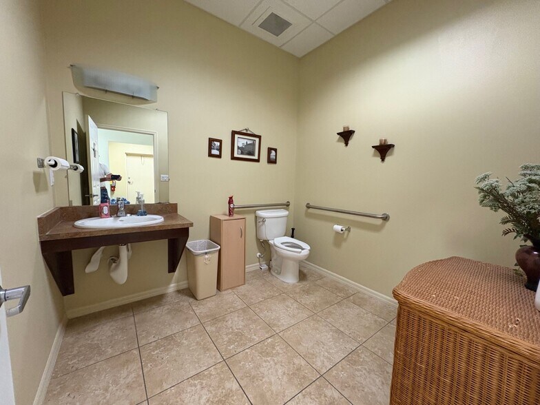 More Photos Of 5334 Primrose Lake Cir, Tampa Office For Sale