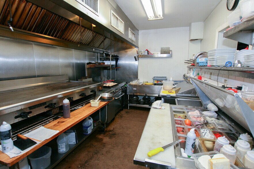 More Photos Of 2650-2652 E Somerset St, Philadelphia Restaurant For Lease