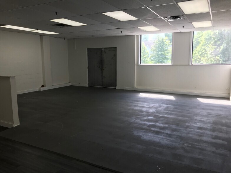 19 Willard Rd, Norwalk, CT 06851 Industrial
