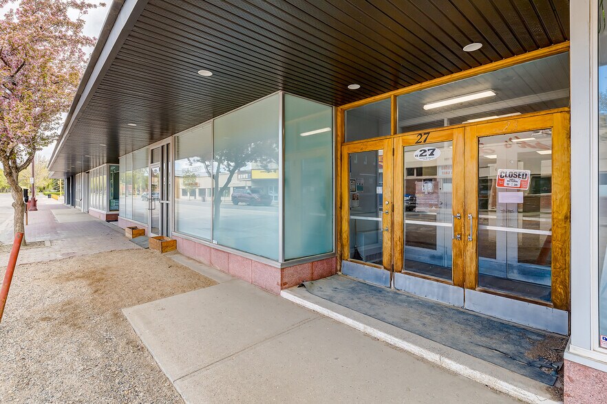 More Photos Of 27 Second Av N, Yorkton Storefront For Lease