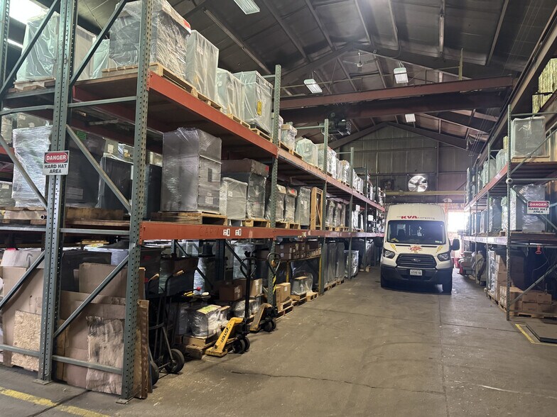 More Photos Of 131 Akron St, Lindenhurst Warehouse For Sale