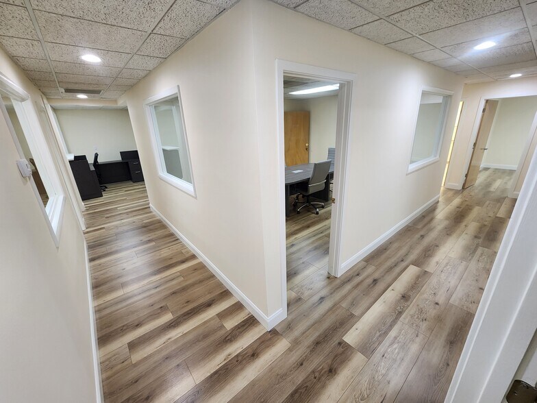 More Photos Of 5100 W Highway 40, Ocala Research And Development For Lease