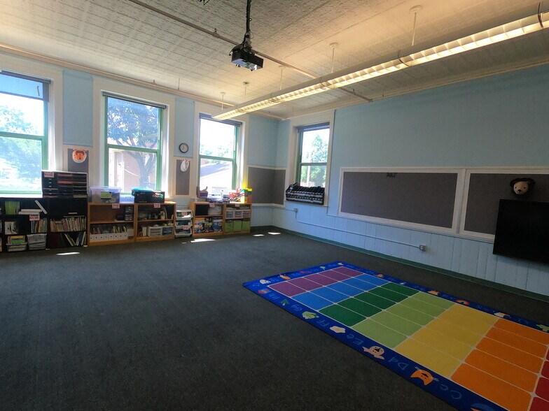 More Photos Of 260 Edmund Ave, Saint Paul Schools For Lease