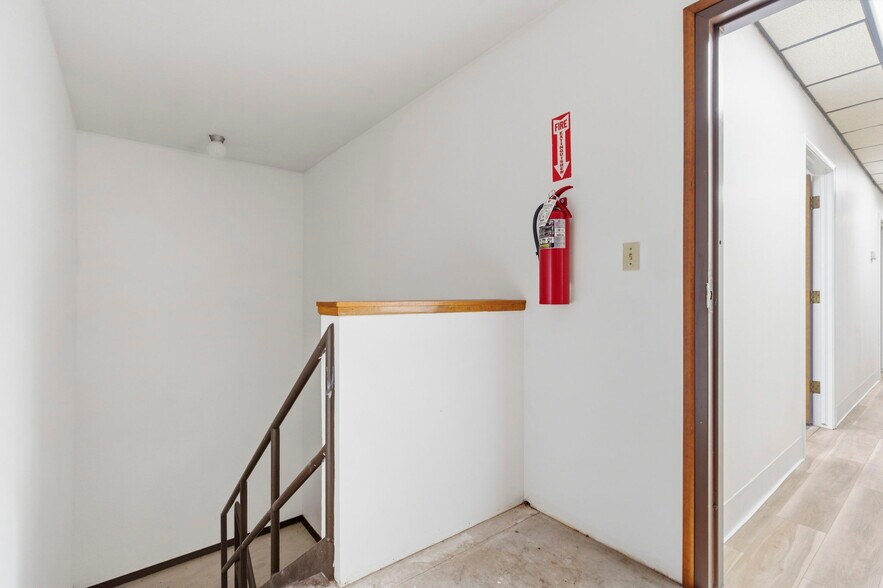 More Photos Of 1331 N Stewart Ave, Springfield Medical For Sale