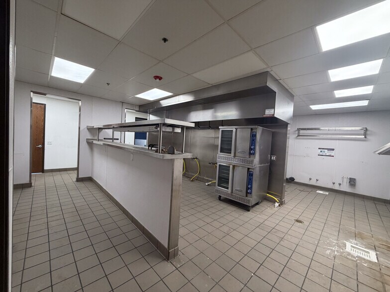 More Photos Of 44204-44276 10th St W, Lancaster Unknown For Lease