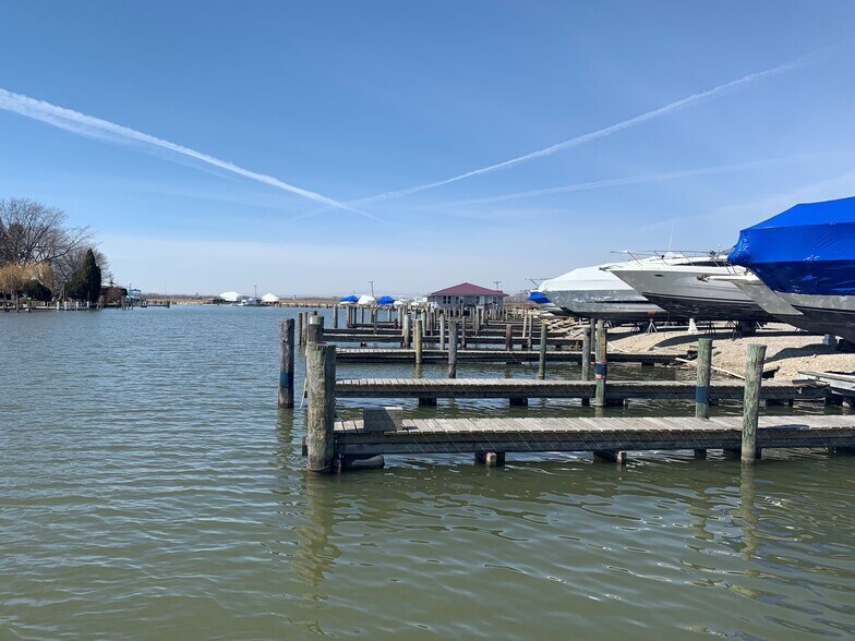 More Photos Of 30200 N River Rd, Harrison Township Marina For Sale