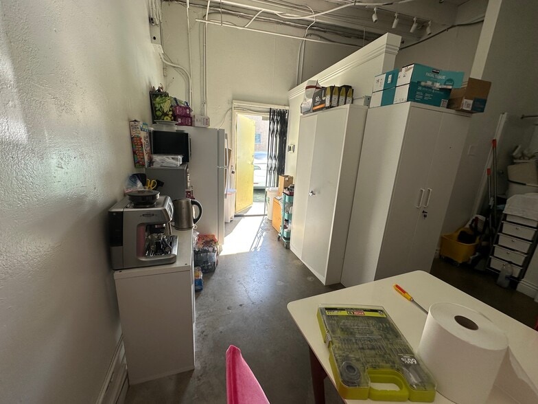 More Photos Of 7224-7228 Melrose Ave, Los Angeles General Retail For Sale
