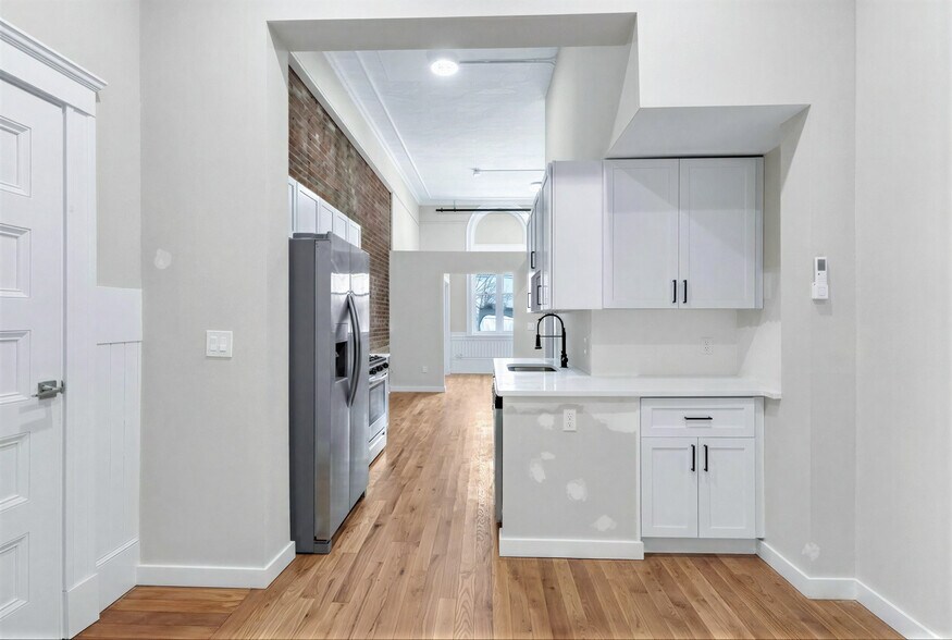 More Photos Of 72 Kendrick Ave, Woonsocket Schools For Sale