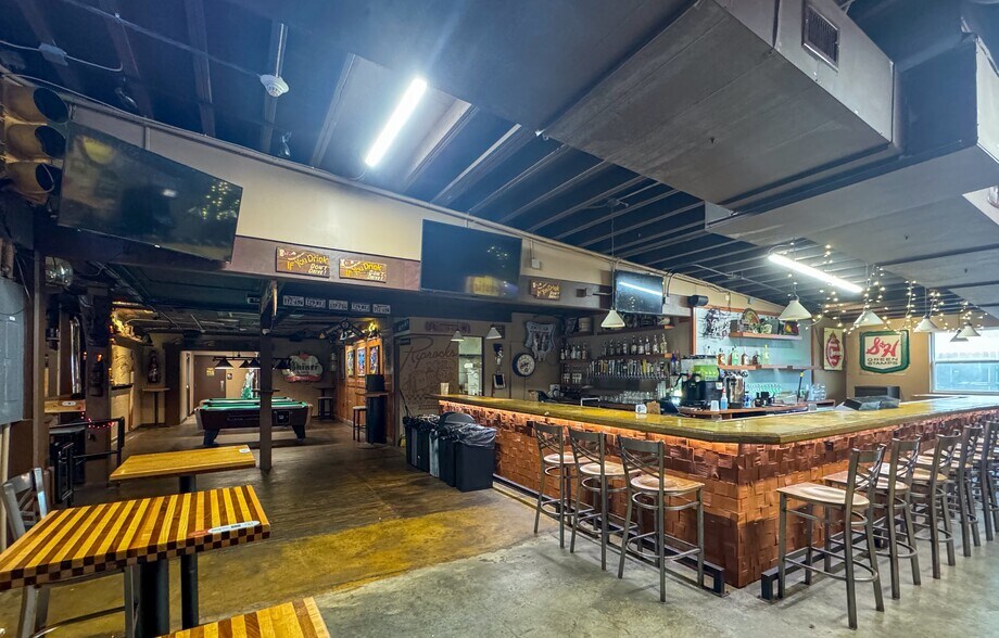 More Photos Of 1211 W Hickory St, Denton Bar For Lease