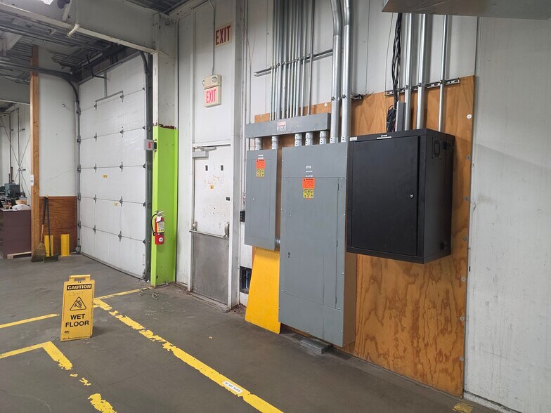 More Photos Of 300 Airport Rd, Ames Warehouse For Lease