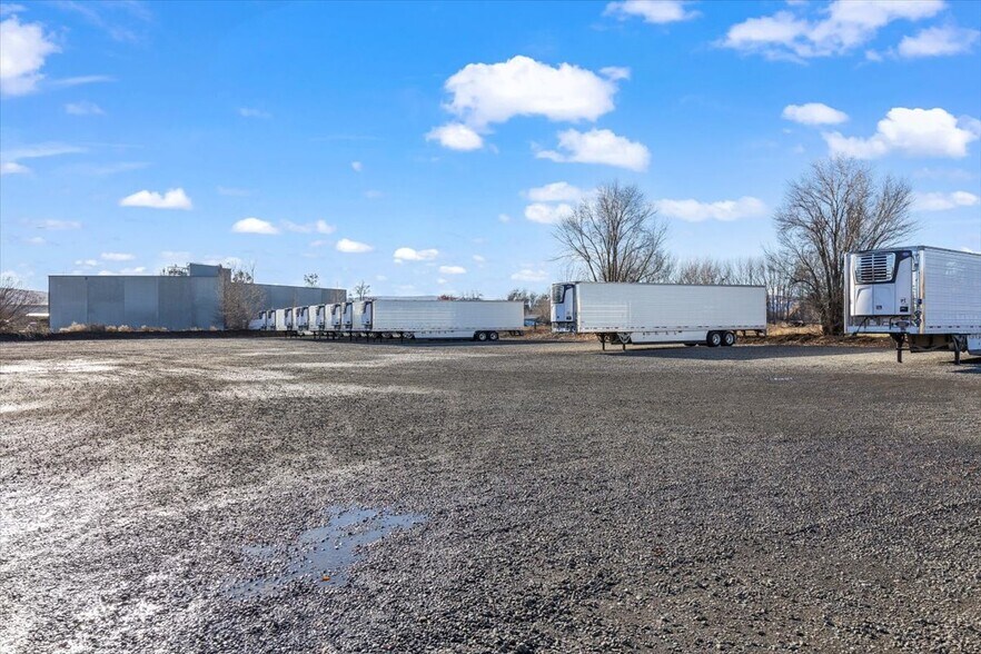 More Photos Of 10906 Hackett Rd, Yakima Industrial For Sale