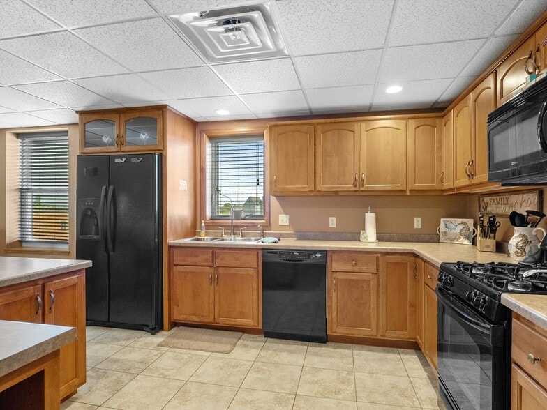 More Photos Of 201 Steele St, Algoma Hotel For Sale