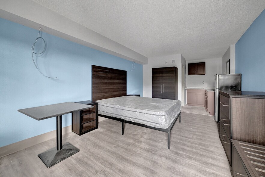 More Photos Of 5101 Messer Airport Hwy, Birmingham Hotel For Sale