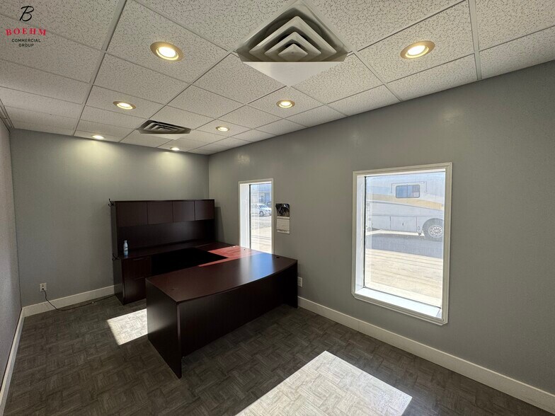 More Photos Of 129 Industrial Dr, Boerne Warehouse For Lease