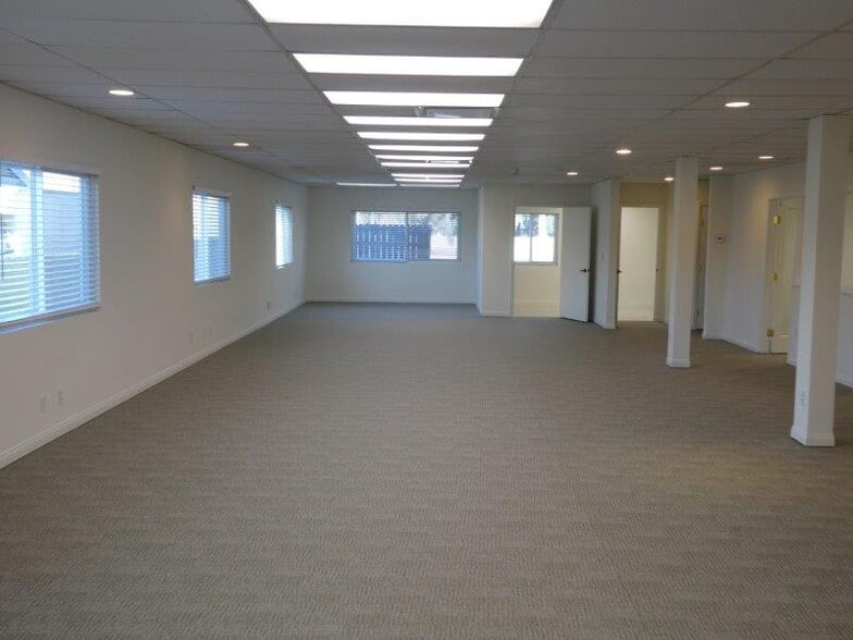 More Photos Of 447 W Burchett St, Glendale Office For Sale