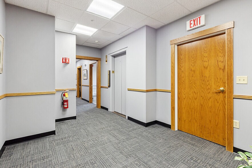 More Photos Of 88 Main St, Waterville Storefront Retail Office For Lease