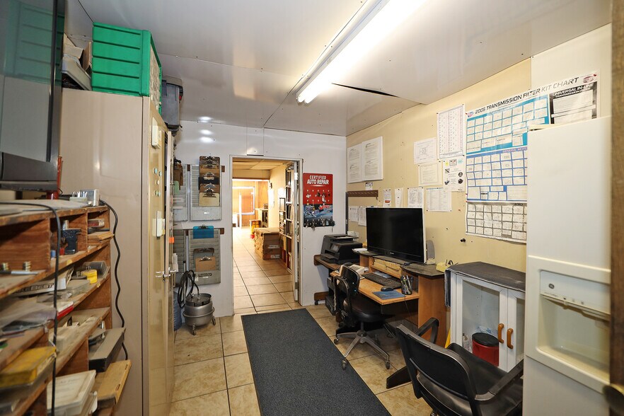 More Photos Of 1841 S Bolton St, Amarillo Auto Repair For Sale