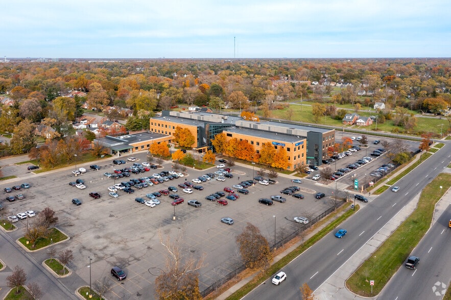 More Photos Of 7800 W Outer Dr, Detroit Medical For Lease