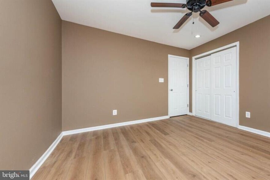 More Photos Of 4021 Barrington Rd, Baltimore Flex For Sale
