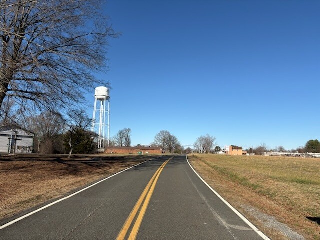 More Photos Of 1210 Champion Ferry Rd, Gaffney Flex For Sale