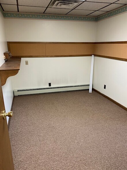 More Photos Of 709 Caldwell ave, Portage Office For Lease