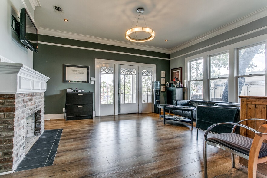 More Photos Of 105 Montclair Ave, San Antonio Medical For Sale