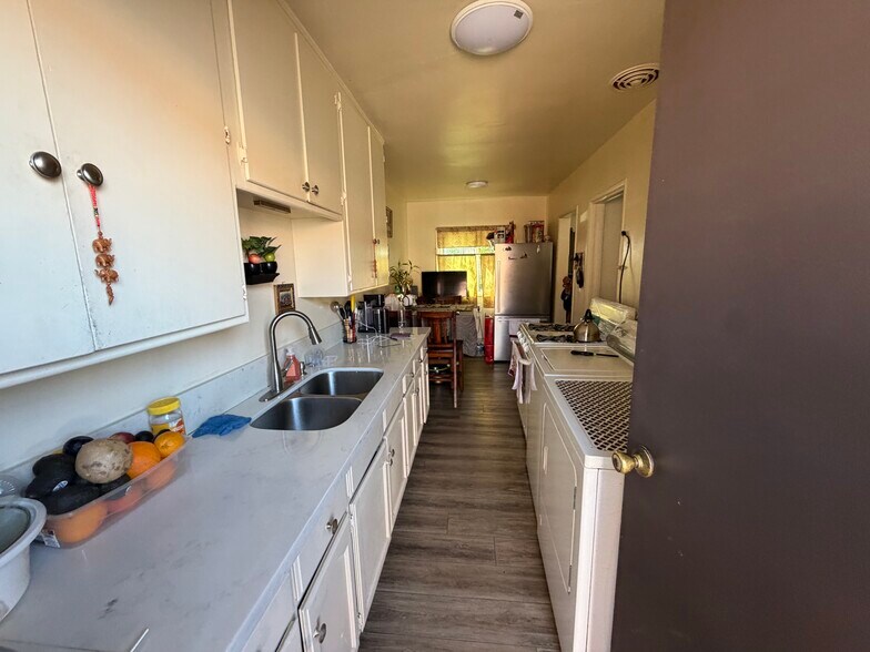 More Photos Of 757 Leonard Ave, Los Angeles Apartments For Sale