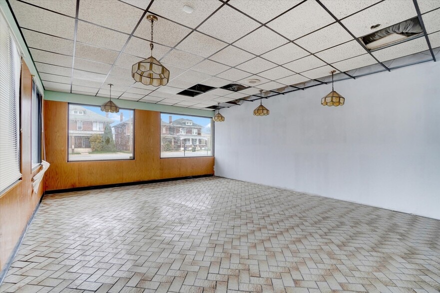 More Photos Of 1938 W Market St, York Freestanding For Sale