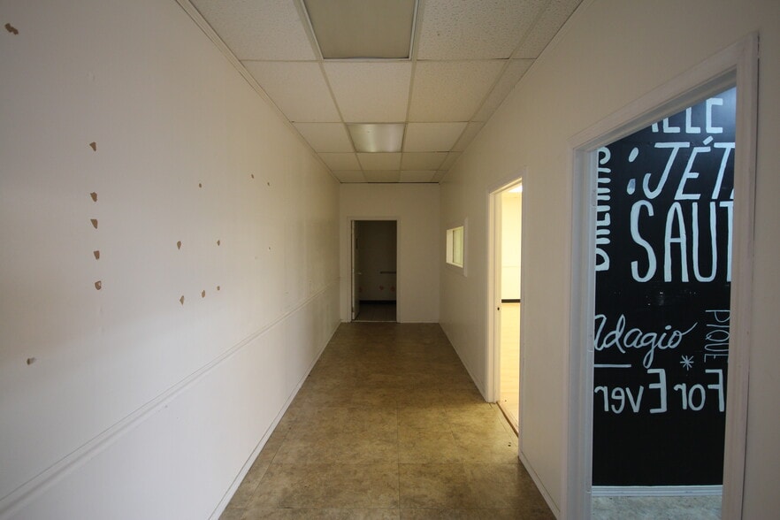 More Photos Of 6124 E 51st Pl, Tulsa Unknown For Lease