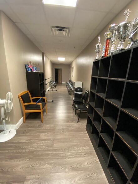 More Photos Of 6557 Hazeltine National Dr, Orlando Distribution For Lease