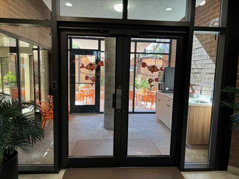 More Photos Of 2025 N 3rd St, Phoenix Unknown For Lease