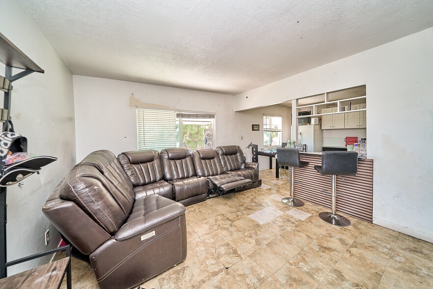 More Photos Of 2001 W Myrtle St, Santa Ana Apartments For Sale
