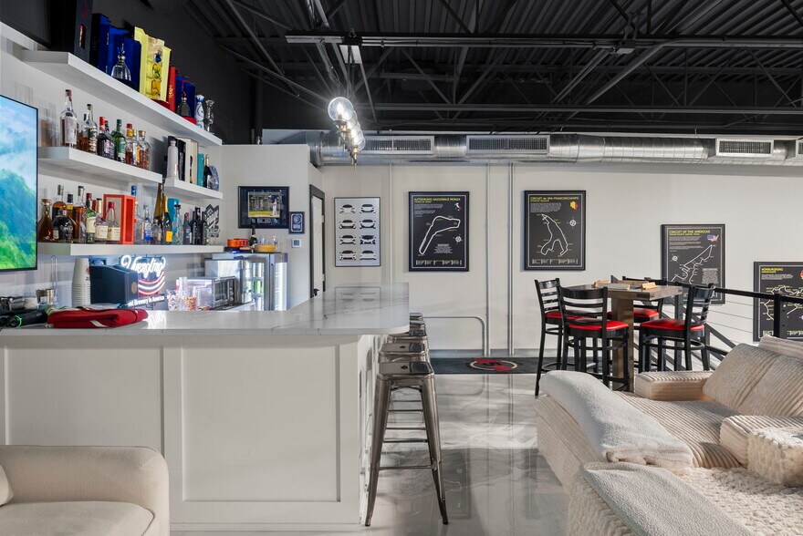 More Photos Of 1111 N 34th St, Tampa Self Storage For Sale