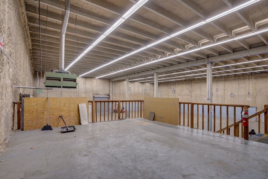 More Photos Of 675 Elkton Dr, Colorado Springs Distribution For Lease
