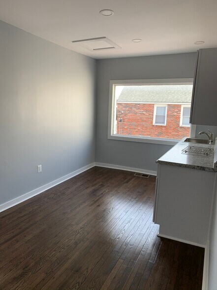More Photos Of 200 Main St, Laurel Medical For Lease