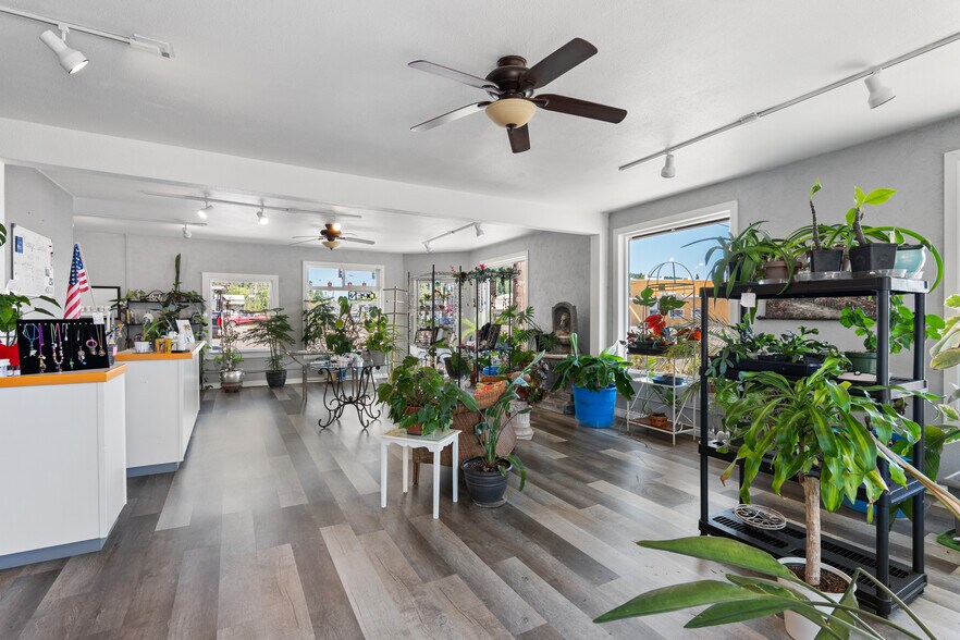 More Photos Of 119 S Calapooia St, Sutherlin Freestanding For Sale