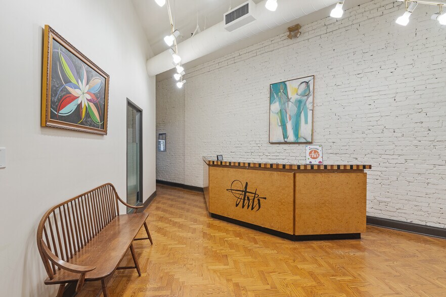 More Photos Of 623 W Main St, Louisville Office For Sale
