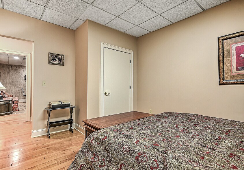 More Photos Of 220 Broad St, Kingsport Flex For Sale