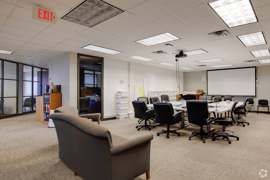 More Photos Of 2431 E 61st St, Tulsa Office For Lease