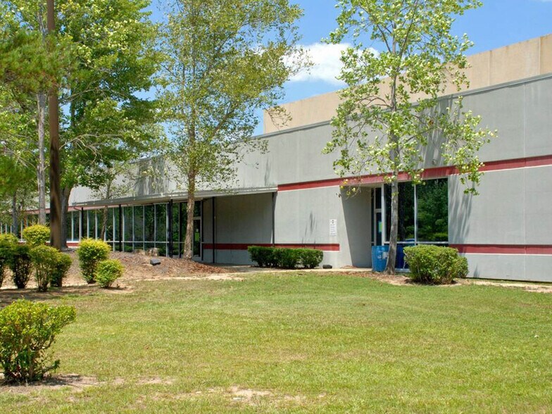 More Photos Of 1 Consumer Way, Columbus Warehouse For Lease