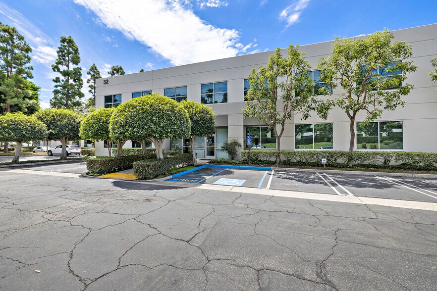 More Photos Of 32 Mauchly, Irvine Manufacturing For Sale