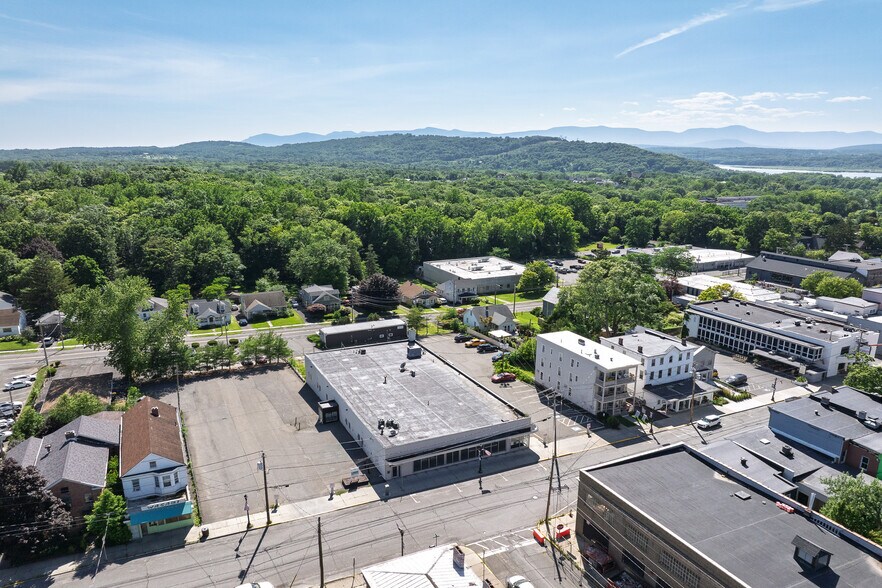 More Photos Of 749 Warren St, Hudson Flex For Sale