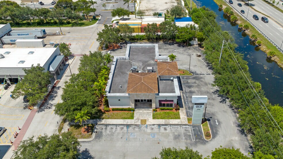 More Photos Of 17930 NW 57th Ave, Hialeah Bank For Lease