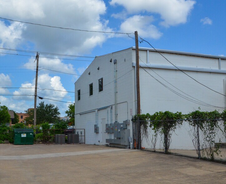 More Photos Of 1510 W Magnolia Ave, Fort Worth Storefront Retail Office For Lease