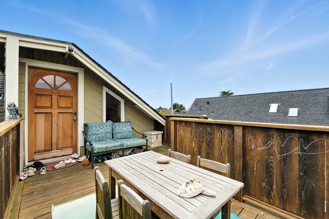 More Photos Of 575 Myrtle St, Half Moon Bay Apartments For Sale