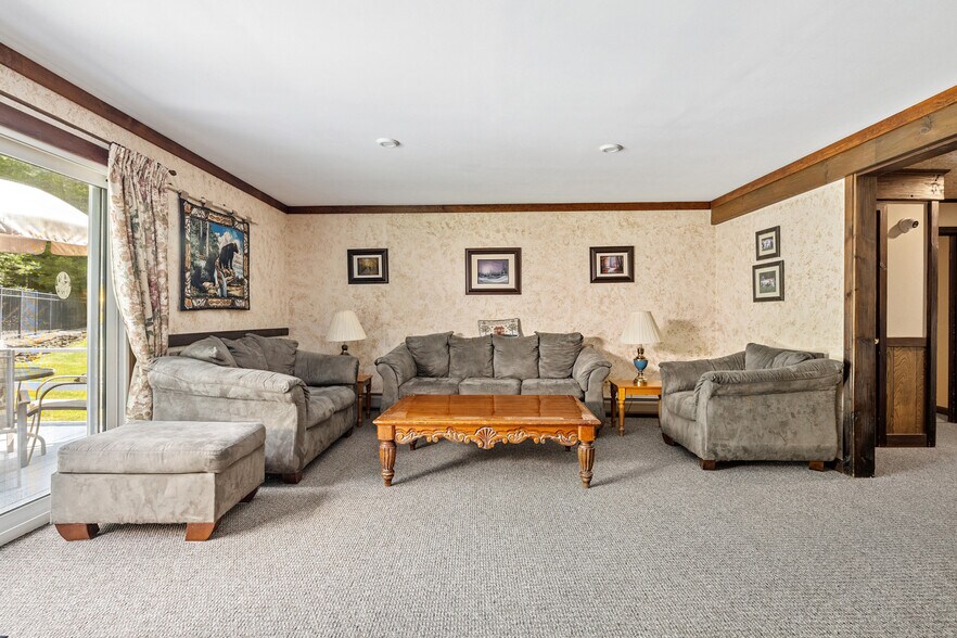 More Photos Of 344 Vt Route 100, West Dover Hotel For Sale