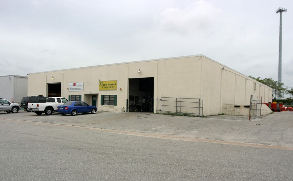 More Photos Of 2500 Dinneen Ave, Orlando Warehouse For Lease